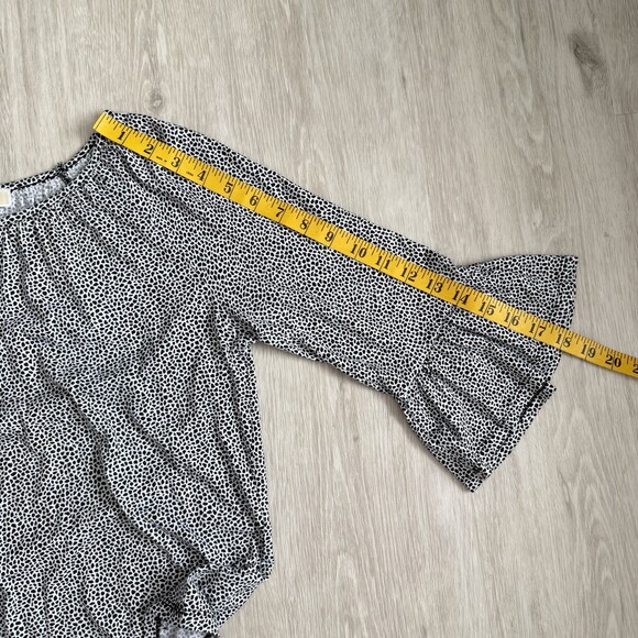 Michael Kors Top Pebble Print Flounce Sleeve Black & White Size S EUC - Picture 11 of 11